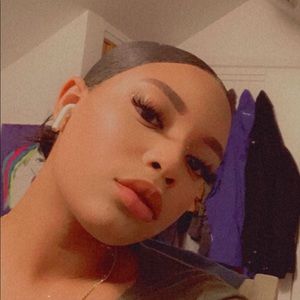 Meet your Posher, Samara